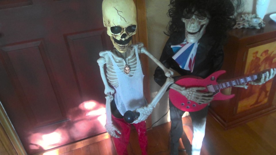 Grandin Road SCREAMING ROCKER DUO Retired Halloween Animated Prop