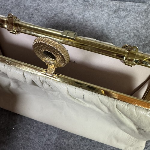 Vintage Harry Levine White Clutch Purse Bag Flap Snap Closure Gold Strap HL USA - Picture 4 of 11