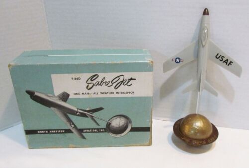 TOPPING NORTH AMERICAN AVIATION F-86D SABRE JET DESKTOP MODEL W/ BOX 1950's F-86