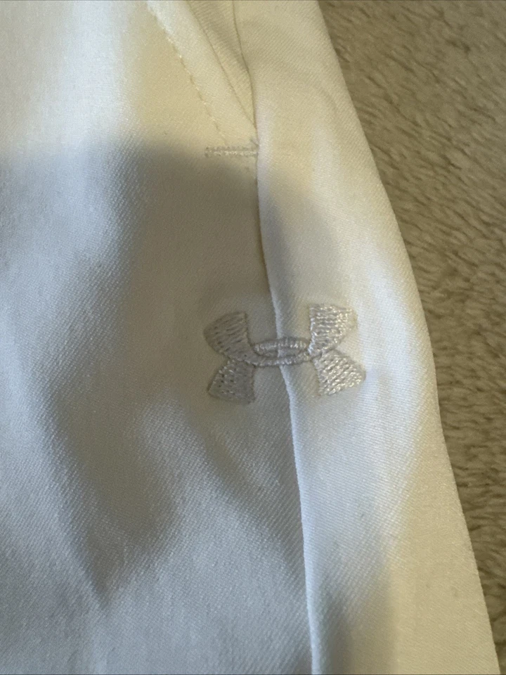 Lote de 2 shorts de golfe femininos bermudas. Puma And Under Armour tamanho 6 preto/branco - Imagem 2 de 4