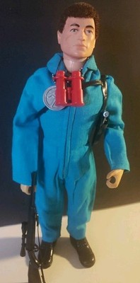 Vintage GI Joe 1974 AT  Man of Action - VG+ Con w/Kung Fu Grip Hands w/2outfits