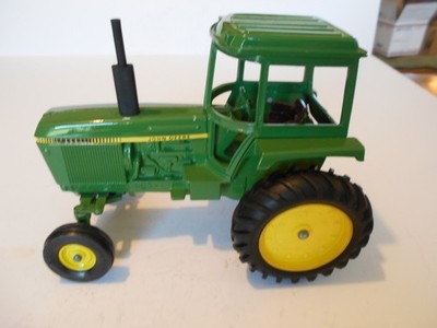 Vintage 1979 Ertl 1:16th Scale John Deere 4440 Tractor, 2WD Singles, #512, Used