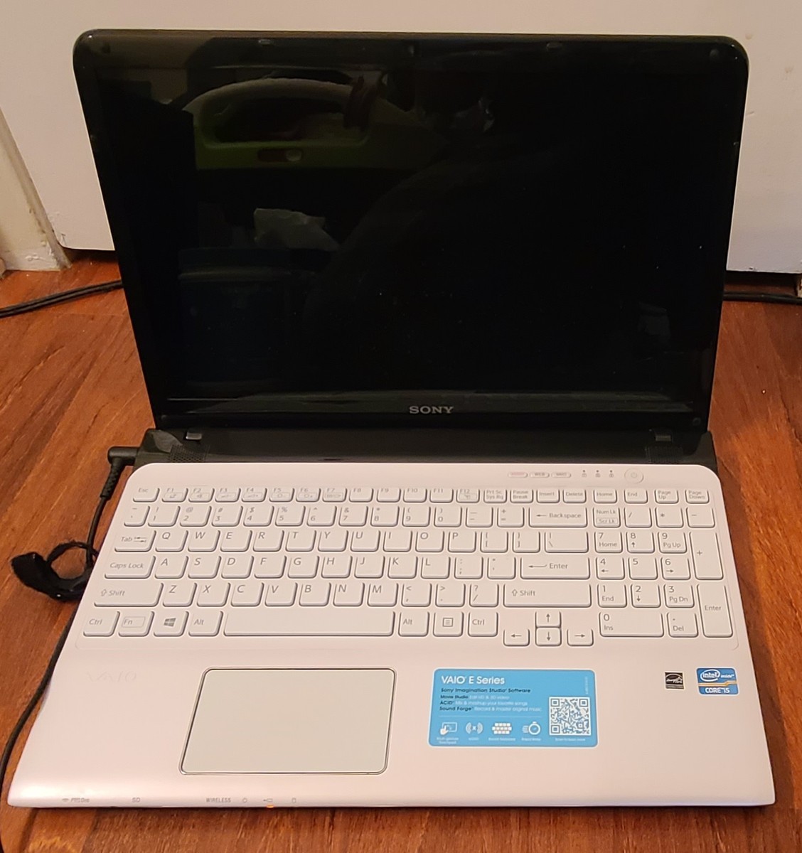 Sony Vaio SVE151J13L Intel Core i3 2.6GHz, 6GB RAM, Windows 8
