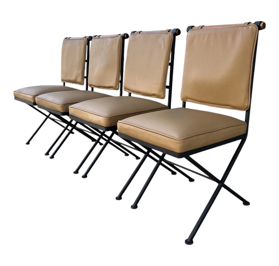 Juego de 4 sillas de comedor de campaña estilo Cleo Baldon - hierro forjado, roble y cuero Foto 3 de 4