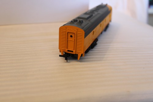 HO Scale Rivarossi, E8/9A Diesel Locomotive, Union Pacific, Yellow, #926 Built - Picture 5 of 6