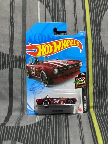 Hot Wheels Mainline - Triumph TR6 Red