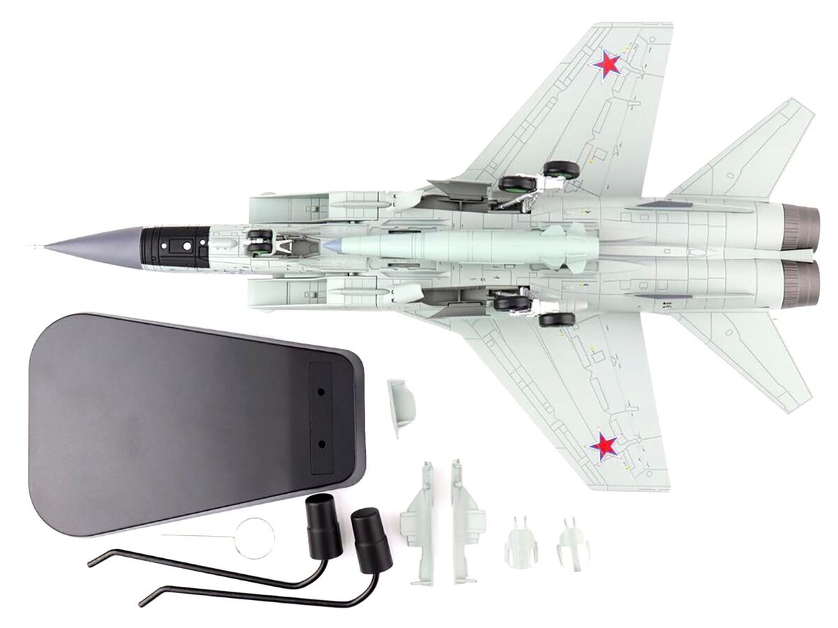 MIKOYAN MIG-31K FOXHOUND D AIRCRAFT W/KH-47M2 MISSILE 1/72 HOBBY MASTER  HA9701