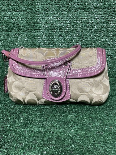 Coach Viola Pelle Verniciata Cachi Patta Anteriore Turnlock Zip Polso Vintage