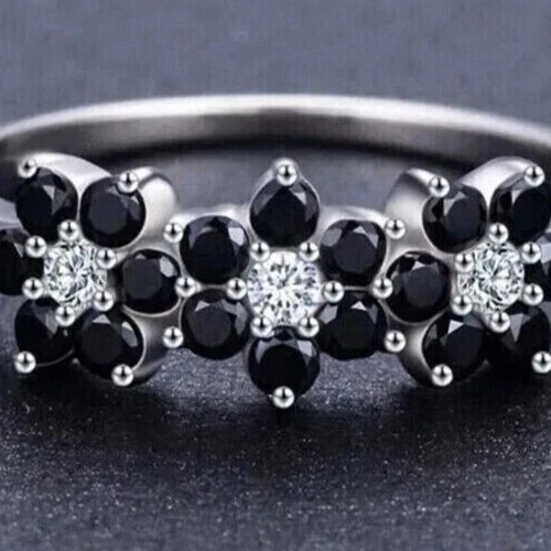 Anillo de flores negras de oro blanco de 14 quilates con diamantes creados en laboratorio de corte redondo de 1 quilate FN Foto 4 de 4