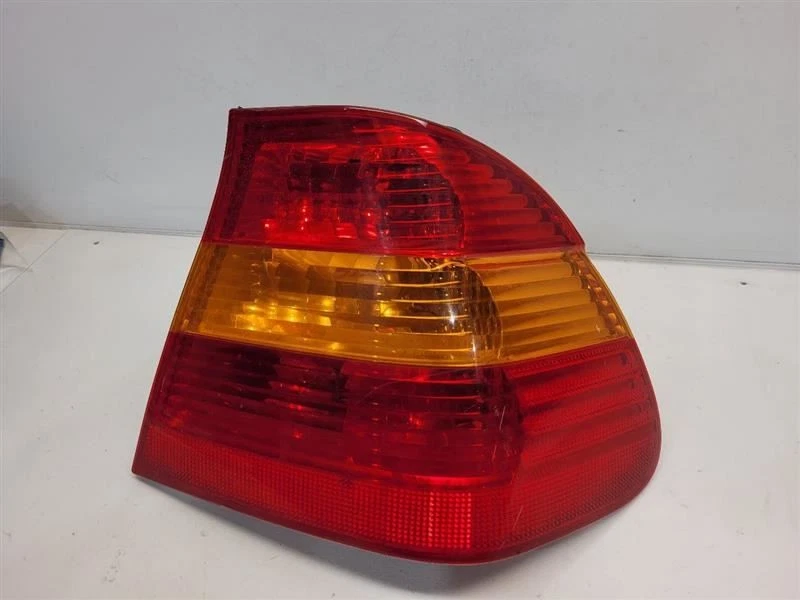 2002-05 BMW 325XI (Sedan) Passenger Right Tail Light - Amber Lens *SCRATCHED* - Image 2 of 4