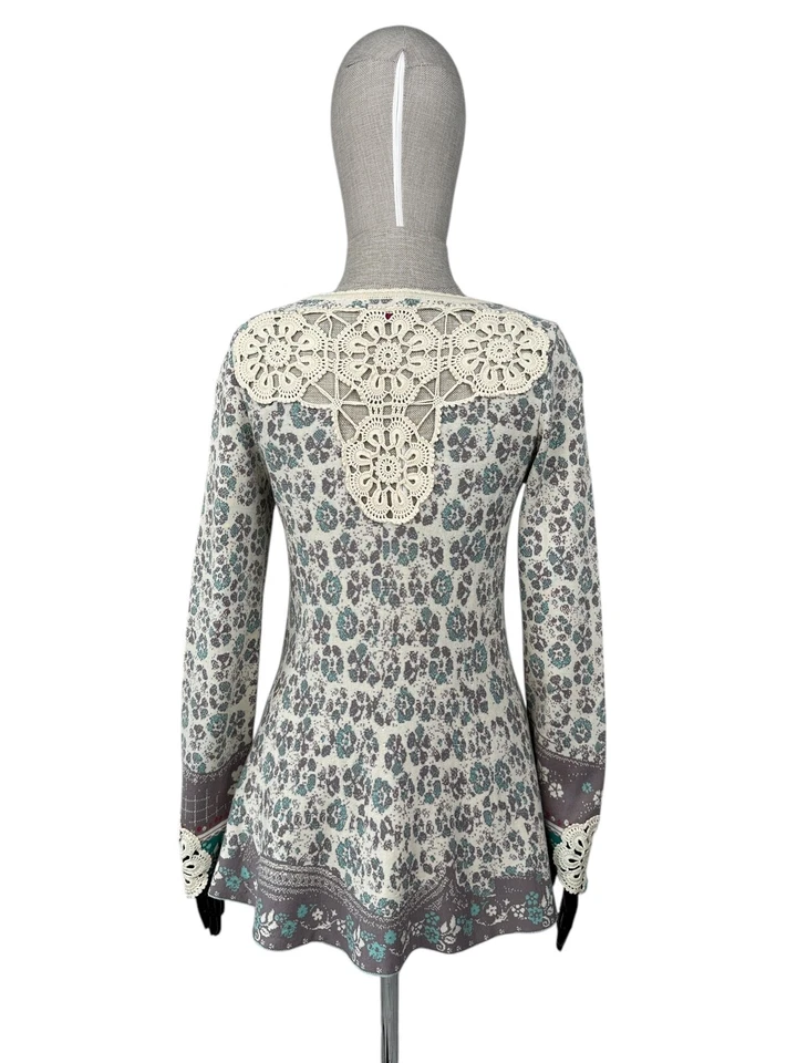 Suéter cárdigan de algodón con patrón de flores IVKO talla M Foto 3 de 4