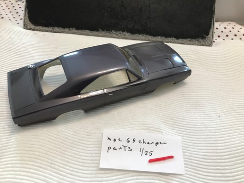 ERTL 1/25 VINTAGE 1969 DODGE CHARGER BODY/HOOD TAILLIGHTS GLASS USED - Picture 2 of 7