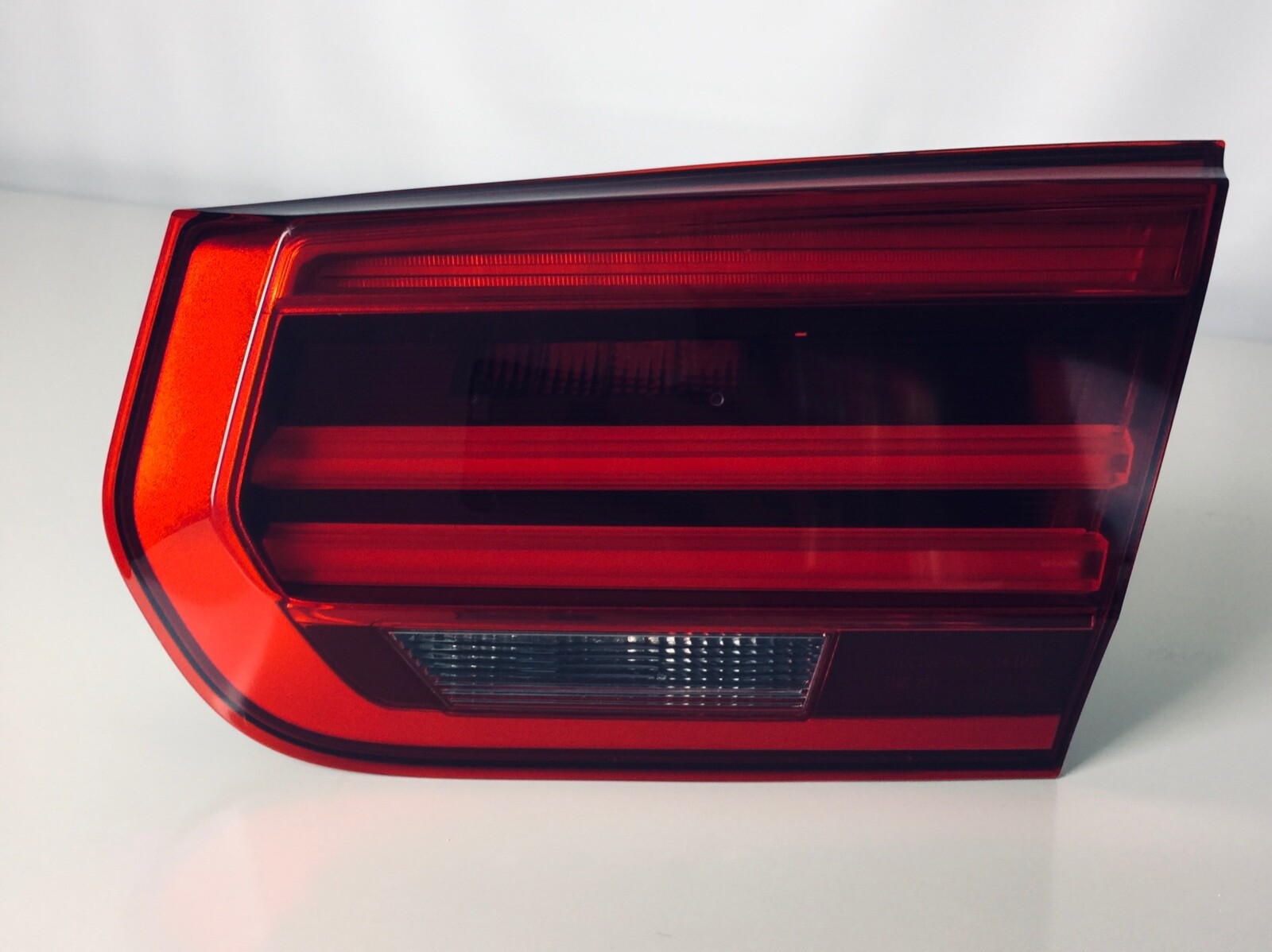 2016-2018 BMW 320 SERIES RIGHT SIDE REAR INNER TRUNK TAIL LIGHT 