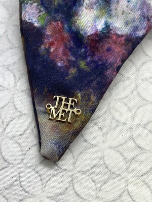 The MET x lele sadoughi Madame Charpentier Renoir printed bow barrette s-l1200.png main image 3