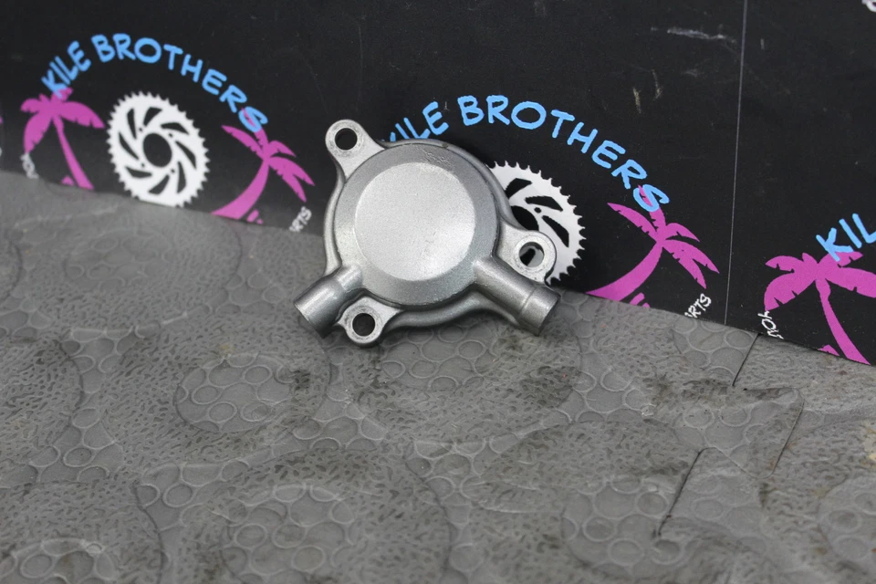 Yamaha YZ400F 1998 OEM MOTOR BOMBA FILTRO CUBIERTA 5BE-13447-00-00 Foto 3 de 4