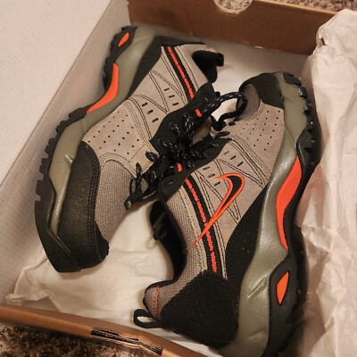 New nike ACG salbolier mens Sz 7 shoes athletic hiking sneakers. 380585-301