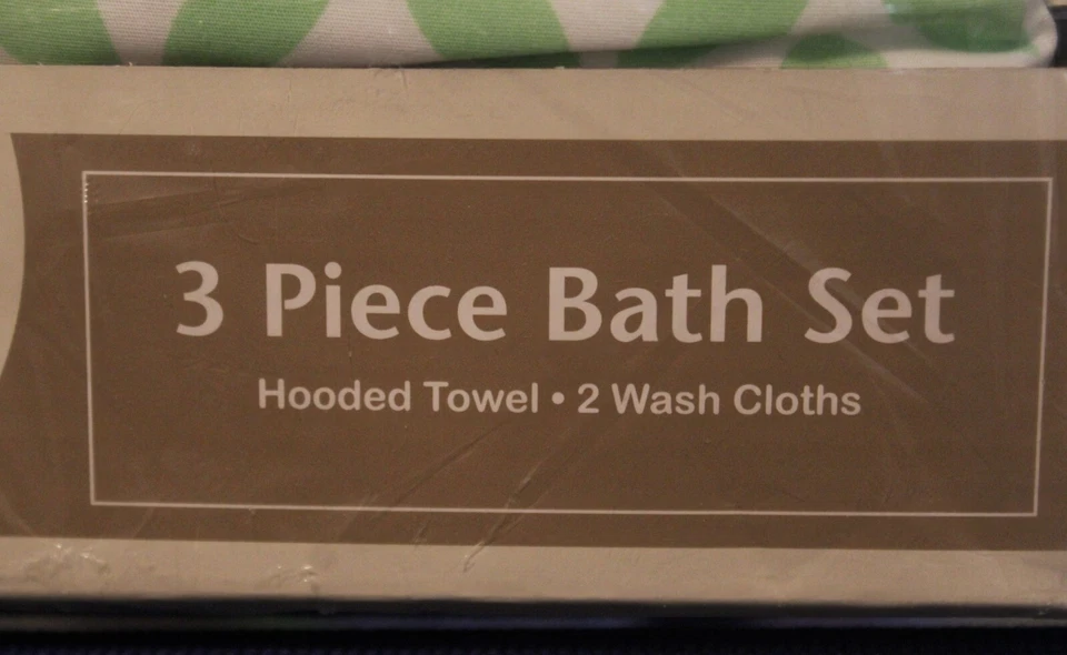 NUEVO Trend Lab Juego de 3 Piezas Toalla con Capucha y 2 Paños de Lavado Verde Blanco Gris Foto 4 de 4