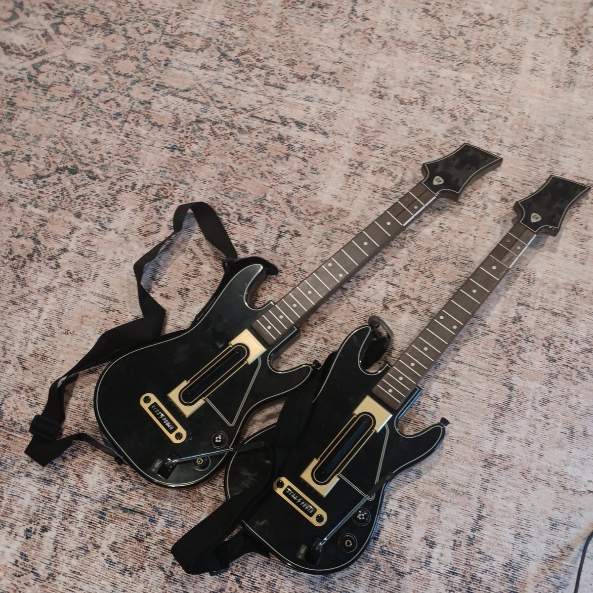 guitar hero品 Amazon.com: Guitar Hero: Warriors of Rock (Guitar Bundle) (Xbox