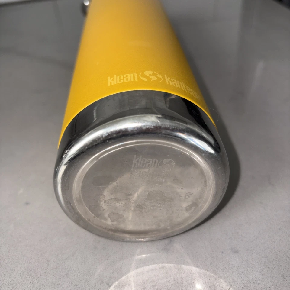 Klean Kanteen 20 oz botella aislada de acero inoxidable dorada Foto 2 de 4