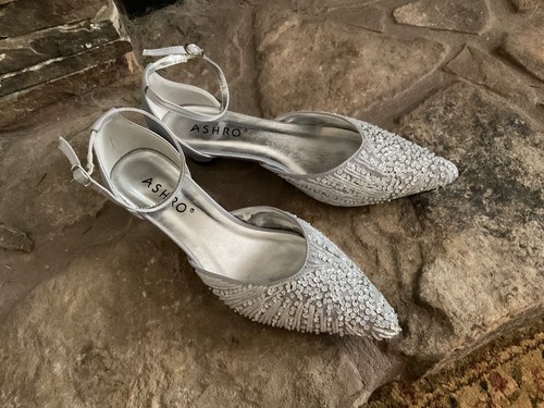Ashro Shoes Size 7.5 M Silver Rhinestone Kitten Heels Wedding Fornal Bling EUC  - Picture 3 of 6