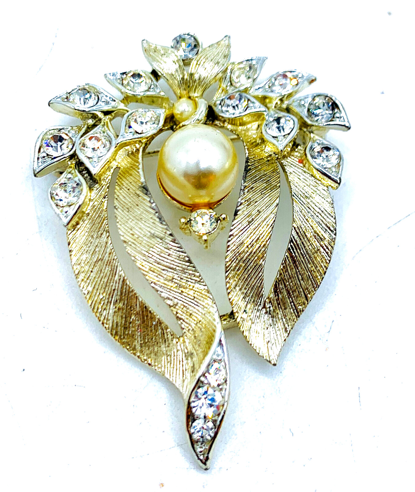 Broche Vintage En Métal Argenté Signée LISNER - Motif Feuillage Strié En Relief, Taille 39
