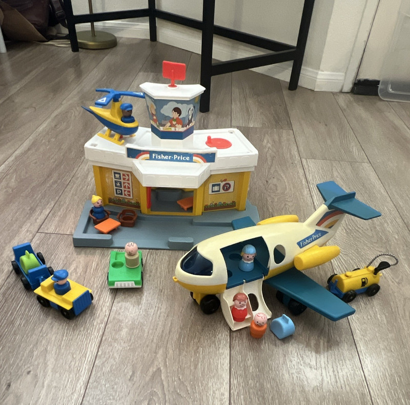 Vintage Fisher Price Little People #933 Jetport Airport Nearly Complete 1980s
