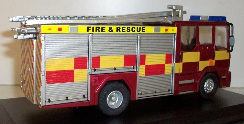 Fire Brigade Models 1/50 Scale - FBM5 Dennis Sabre XL Battenburg Fire engine - Image 2 of 3