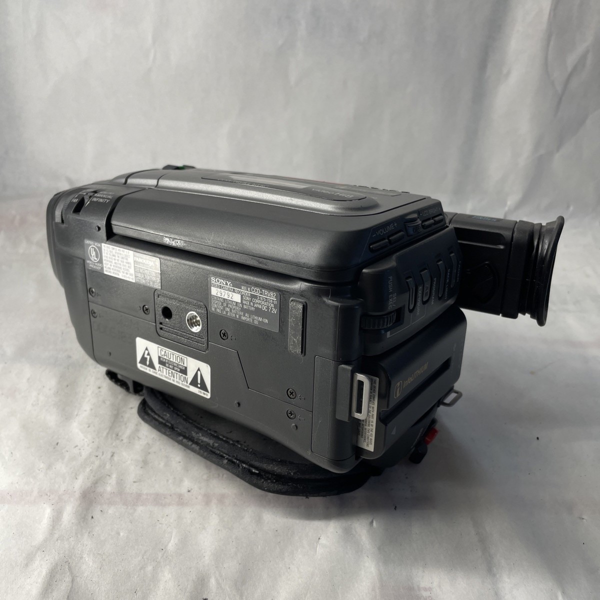 Sony CCD-TRV82 Hi8 Analog Camcorder w/ Battery - Tested & Working