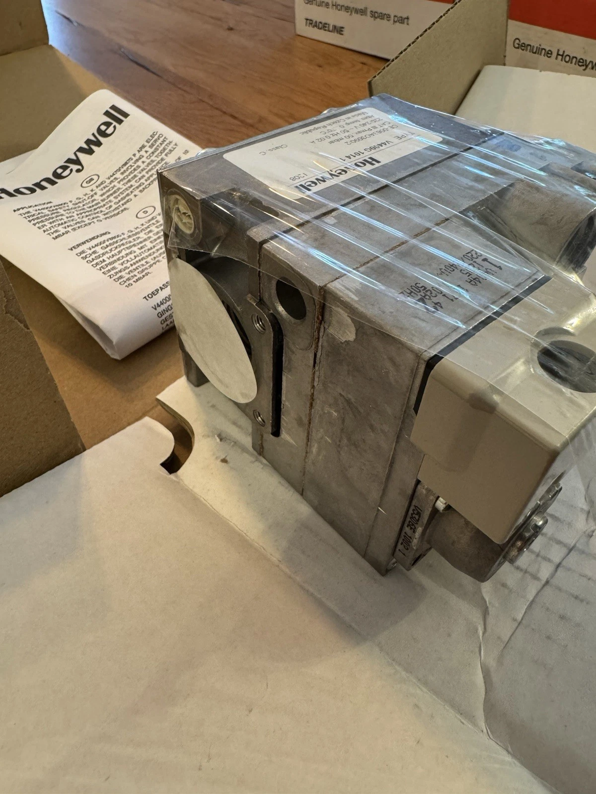 Honeywell Gas Valve V4400G1014U Multi Functional Gas Control ICGC Brand New 7