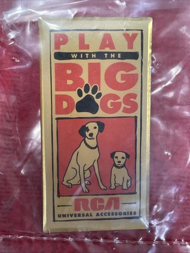 VINTAGE RCA LAPEL PIN “PLAY WITH THE BIG DOGS” UNIVERSAL ACCESSORIES/NIP - Picture 3 of 12