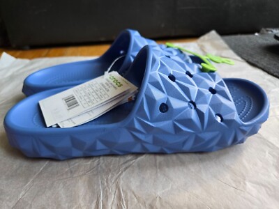 NWT Crocs Classic Geometric Slide V2 - Blue - Men display picture 3