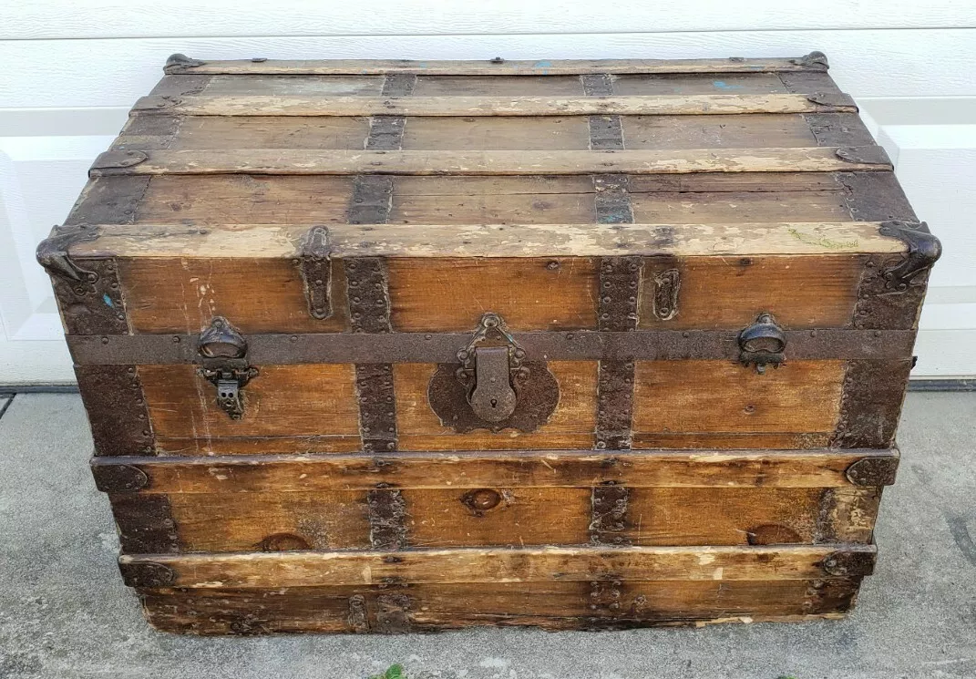 Antique Steamer Trunk Vintage Flat Top Chest Coffee Table Slat Wood Cedar  Inside