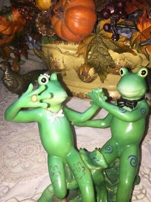 AppleTree Dancing Frogs on Lily 7''x 7''x 8'' ~ Indoor/Outdoor 
