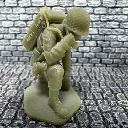 World War 2 American RTO Kneeling Radio 3D Toy Soldier Military 1/32 WW2 Figure