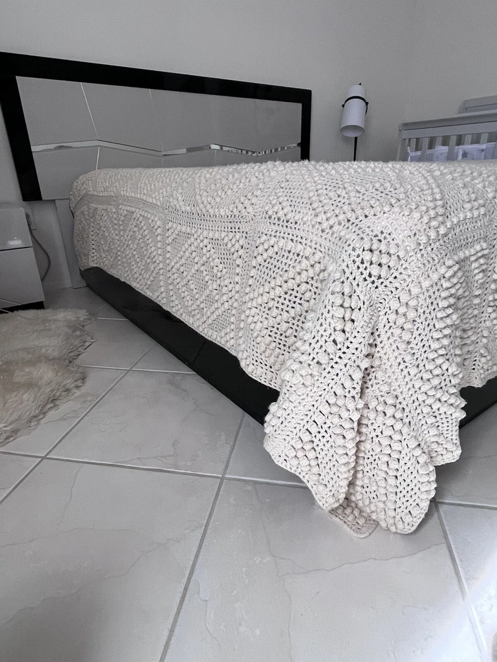"Manta de cama vintage hecha a mano de lana tejida a mano Bobble Diamonds 96"" X 98""" Foto 3 de 4