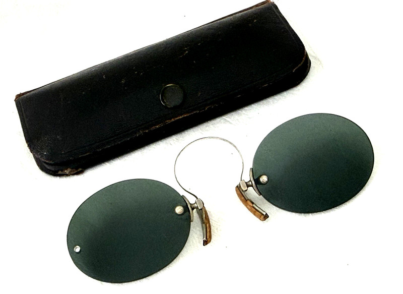 Antique Silver Tone NEZ PINCEG Dark Green Lenes EYEGLASSES with Unique Case