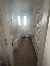Wohnung 2 Zimmer Möbelesiert Aus Holz ,Küche, 3 Schränke , Waschmaschine , 3 Ein