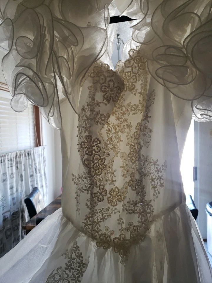 Vestido de novia Blast From The Past talla pequeña Foto 3 de 4