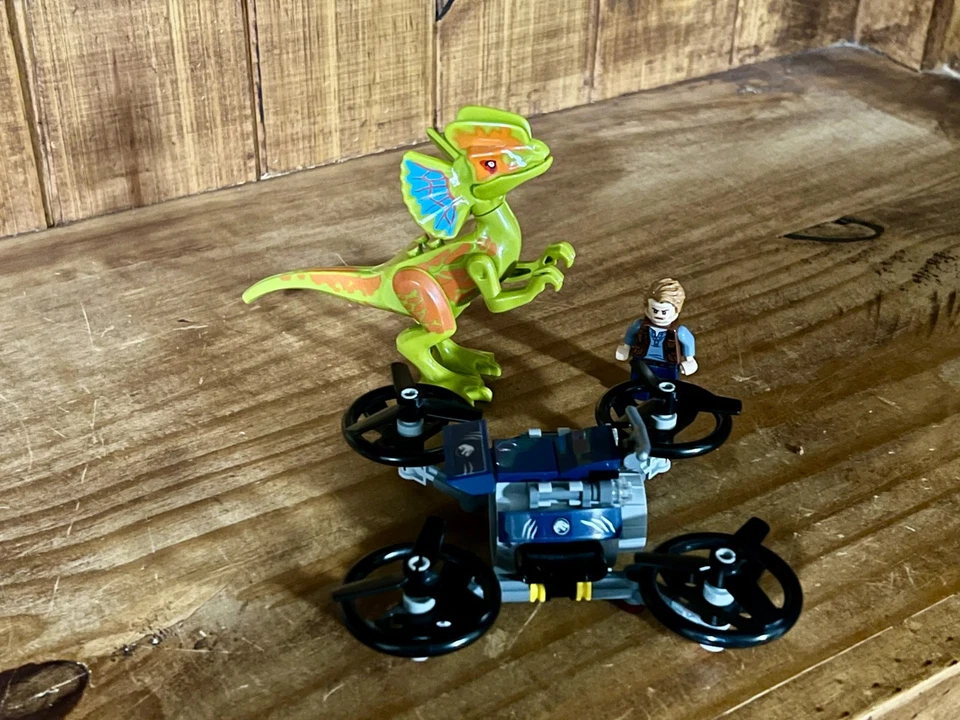 LEGO Jurassic World Lot Hovercraft w/Owen Grady & Dilophosaurus Dinosaur  - Image 3 of 4