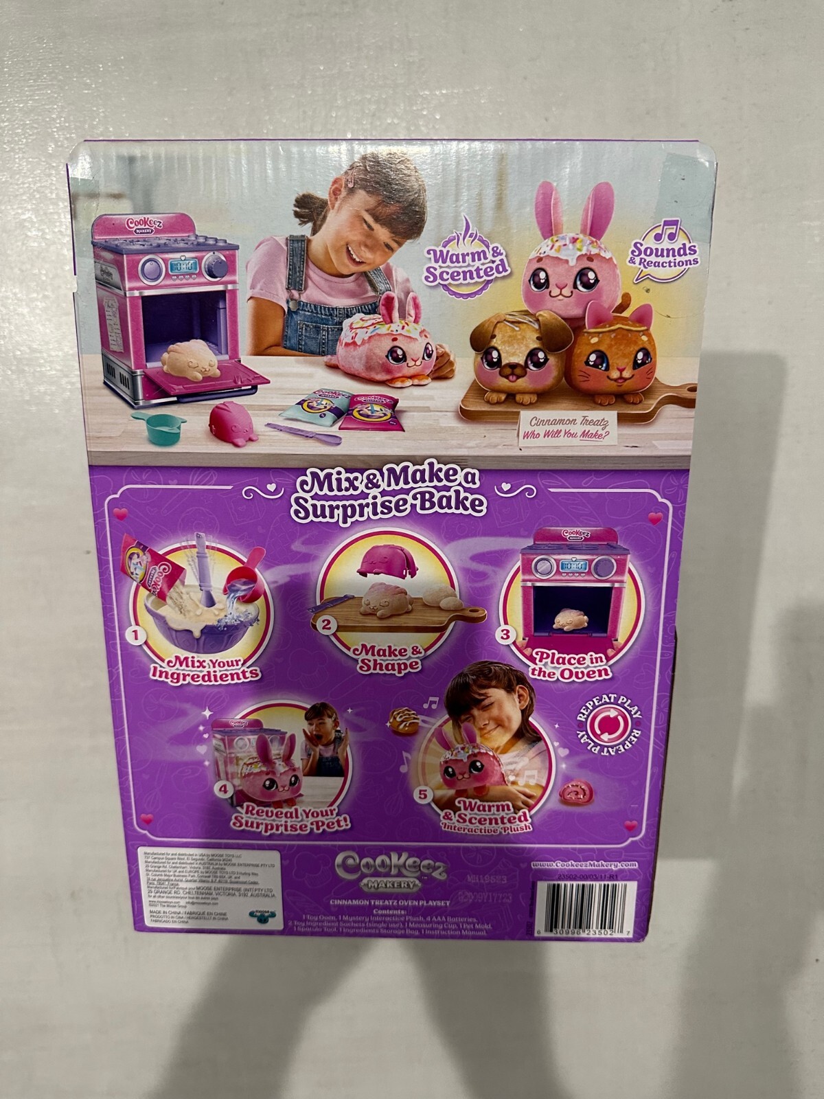 Brand new Cookeez Makery Cinnamon Treatz Oven Playset Scented