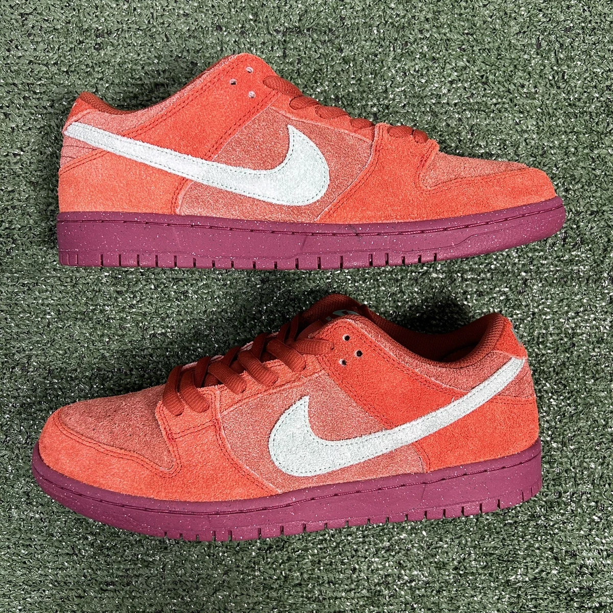 Nike SB Dunk Low Mystic Red