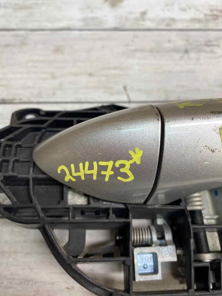 Chevy Cruze door handle 16 18 rear right outside handle silver assy OEM 13506795 - Image 3 of 4