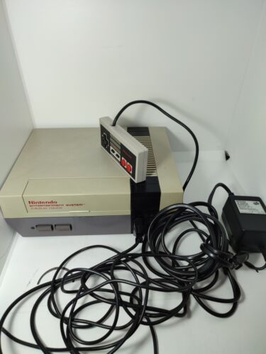 Console Nintendo NES avec manette manette de jeu et câble d'origine NESE-001  livraison - Photo 1 sur 10