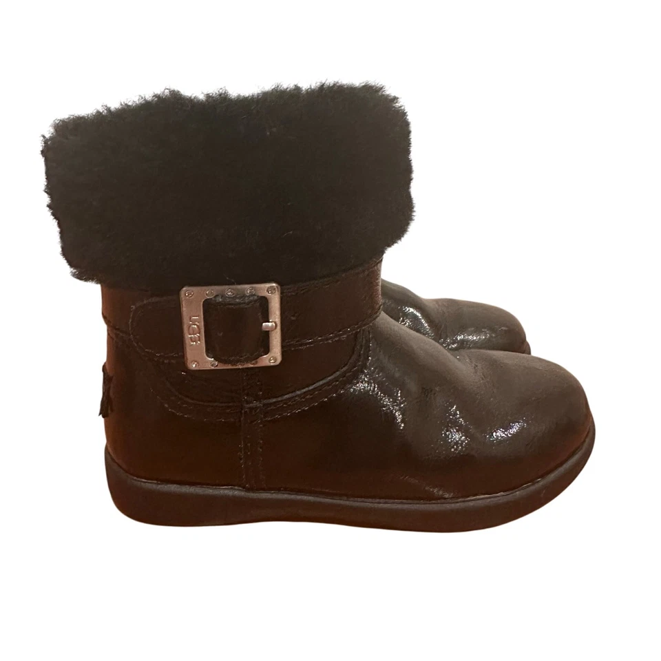 Bota UGG Gemma charol talla 8.5 charol negro Uggs Foto 2 de 4