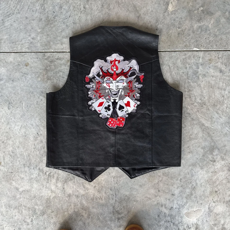 Chaleco motero vintage de cuero negro con bordado loco en la parte posterior y delantera Foto 3 de 4
