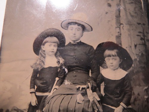 Bridgton Maine? Antique Tintype Mother (Perry Sykes) with Daughters Maud & Etta - Picture 4 of 4