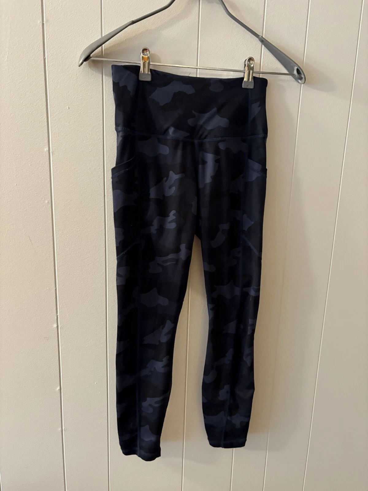 yogalicious lux camoflauge with pockets euc d3 leggings