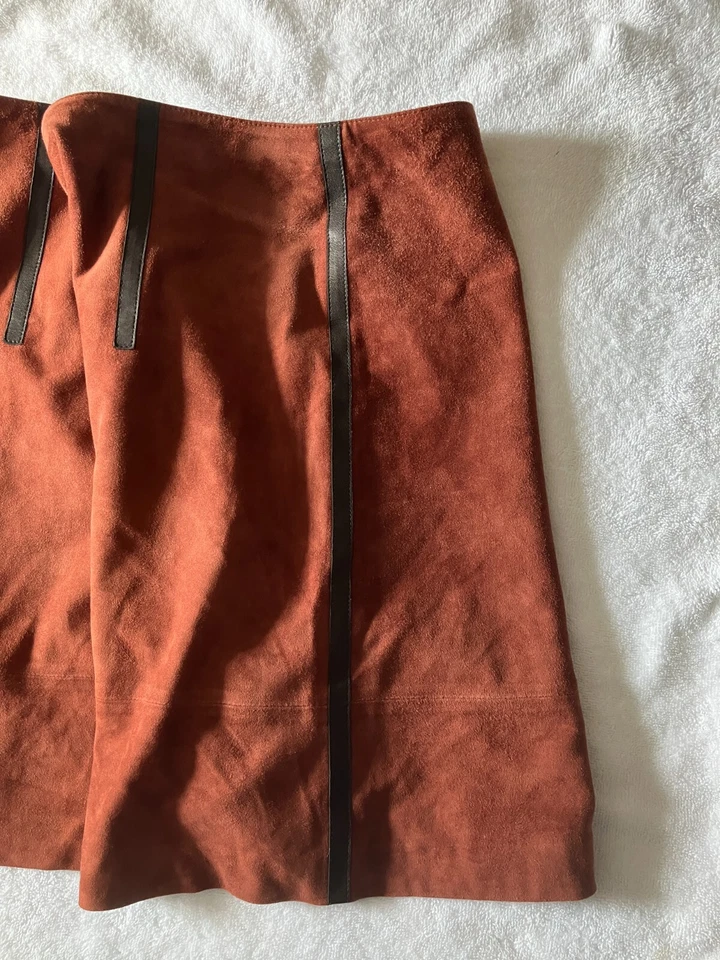 Hermosa Falda EMANUEL UNGARO MARRÓN Suave Gamuza Hasta la Rodilla Talla 16 38 Cintura Foto 2 de 4