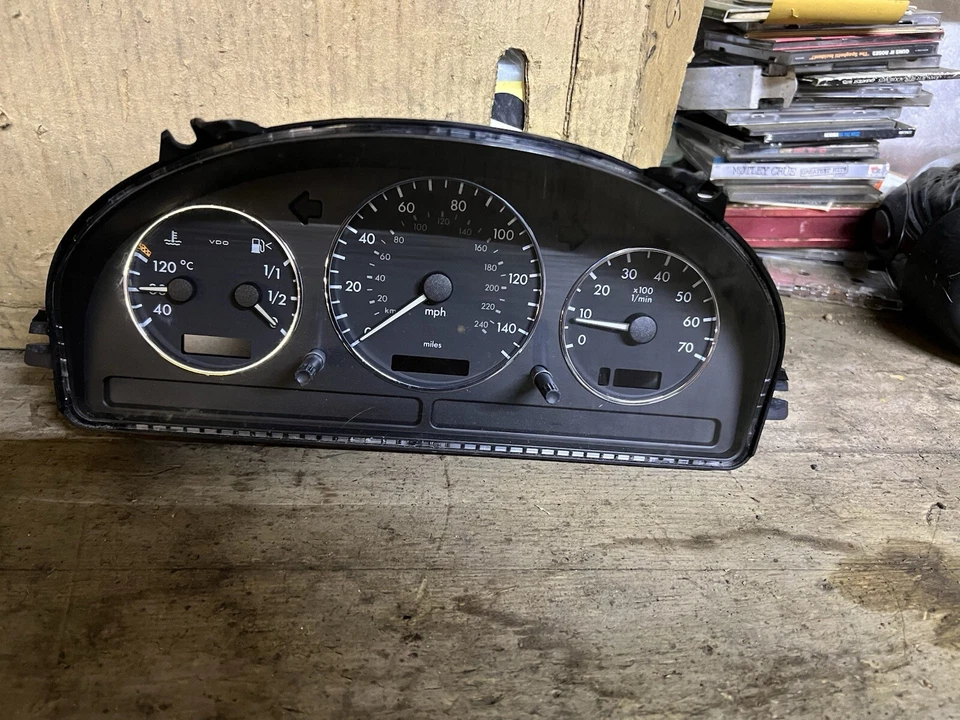 2002-2005 Mercedes Benz ML320/ML350 Instrument GAUGE Cluster Unit 191,453 Miles - Image 2 of 4