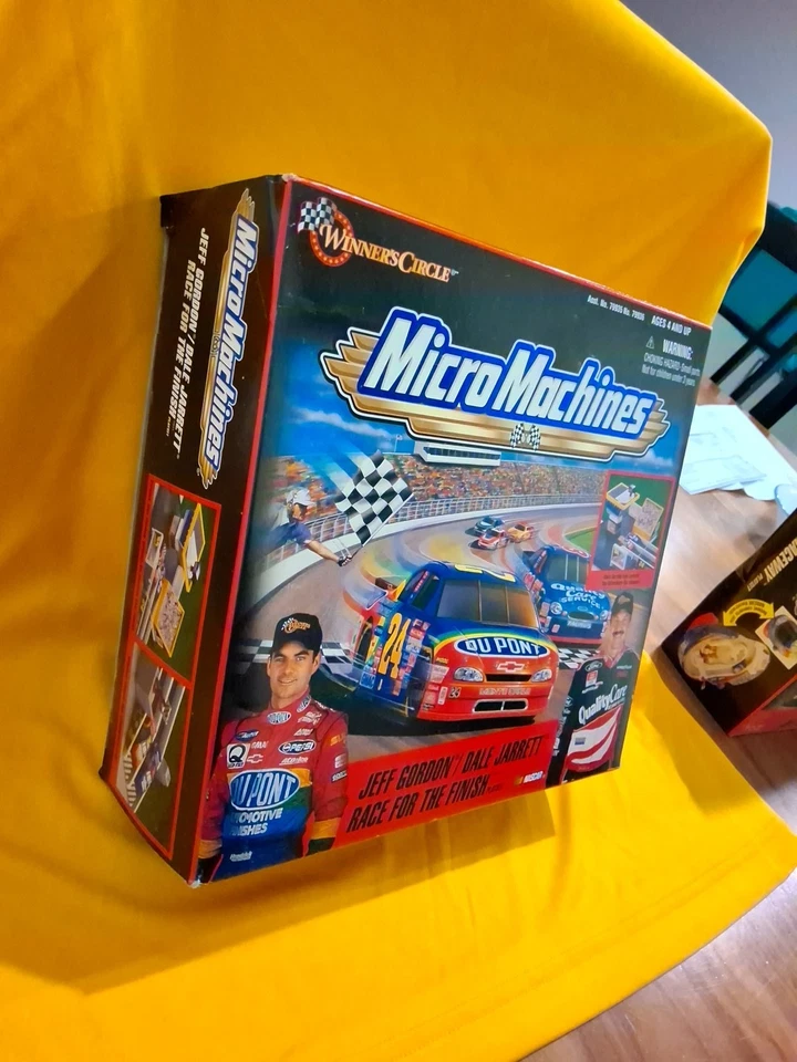 Micro Machines Jeff Gordon/Dale Jarrett (1999) Race for the Finish Playset Nib - Image 3 of 4